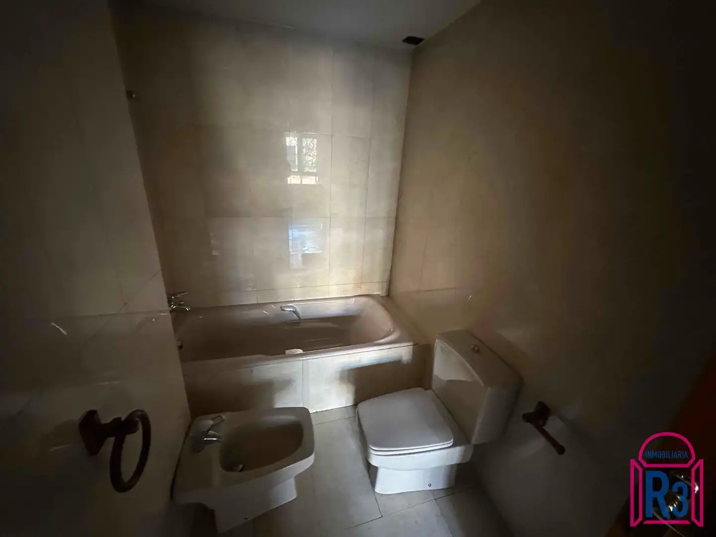 Baño de Piso en venta en León Capital  con Calefacción, Terraza y Trastero