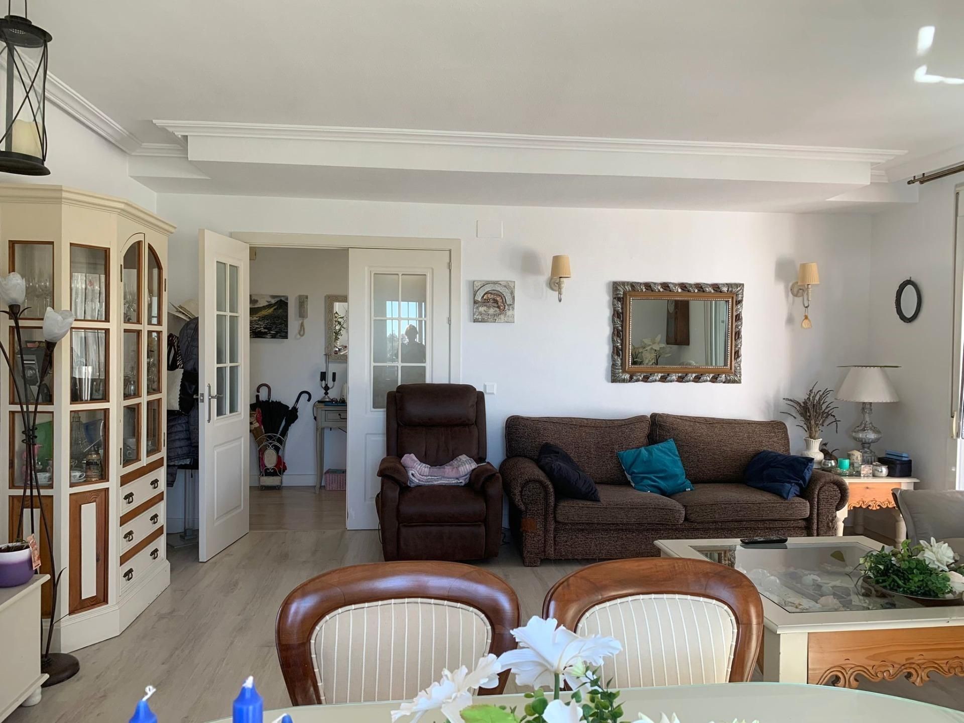 Sala d'estar de Apartament en venda en Marbella amb Aire condicionat, Calefacció i Jardí privat