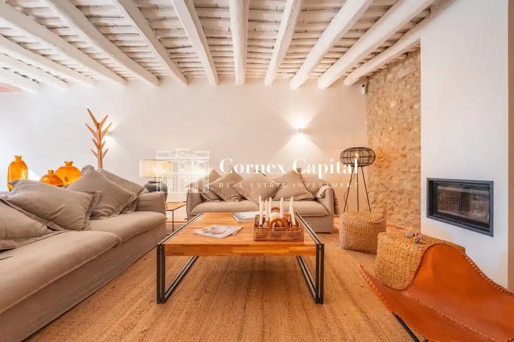 Sala de estar de Casa o chalet en venta en La Bisbal d'Empordà con Aire acondicionado, Calefacción y Jardín privado