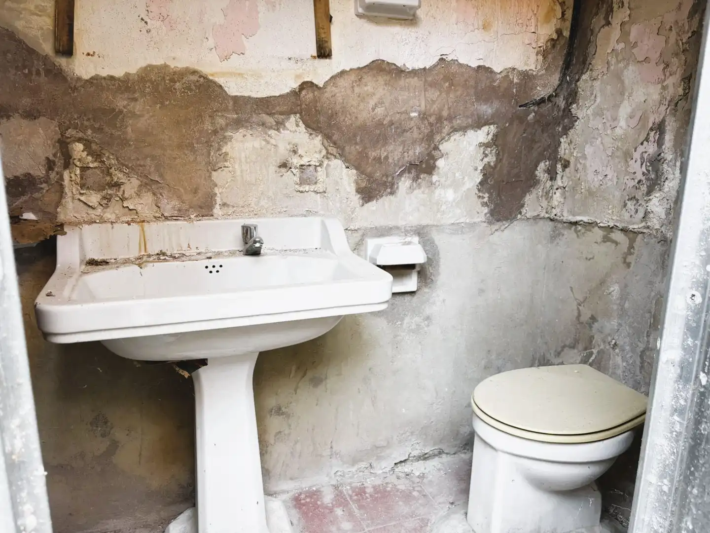 Badezimmer von Geschaftsraum zum Verkauf in Barbens