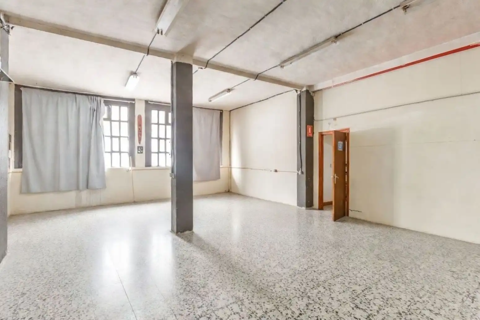 Commercial properties for sale in  Pamplona / Iruña  with Air Conditioner