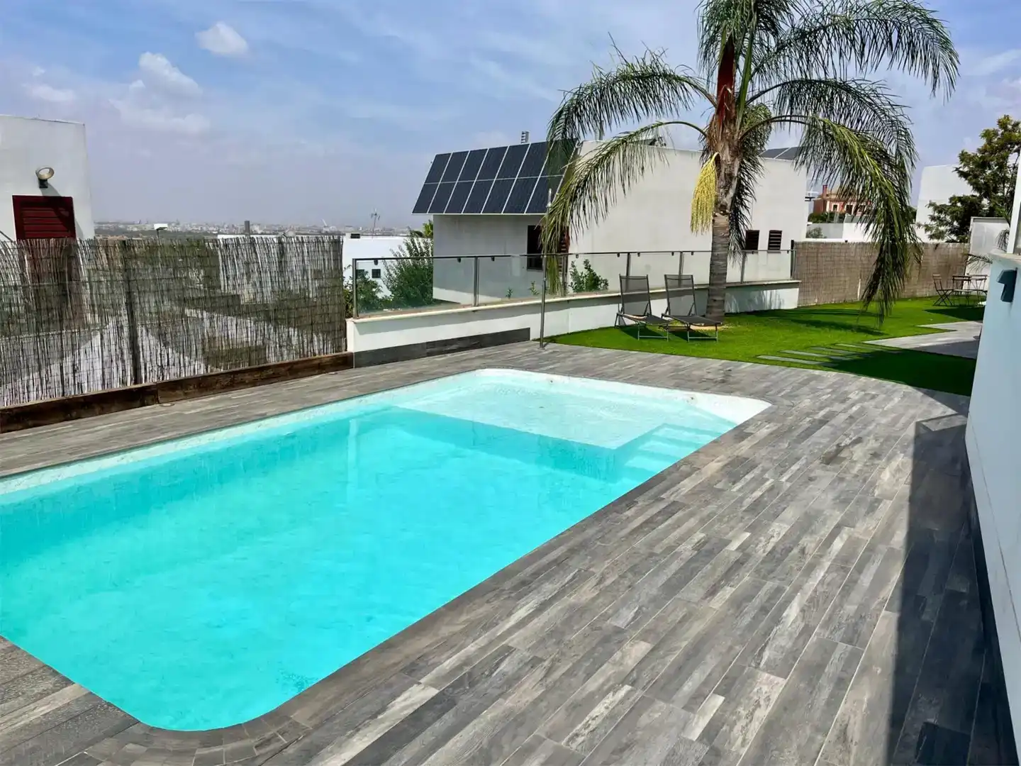 Piscina de Casa o xalet en venda en Montequinto amb Aire condicionat, Piscina i Balcó