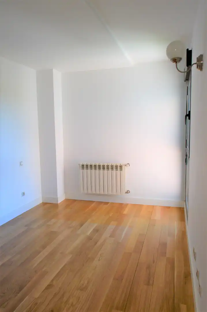 Schlafzimmer von Wohnung zur Miete in Madrid mit Klimaanlage, Heizung und Parkett