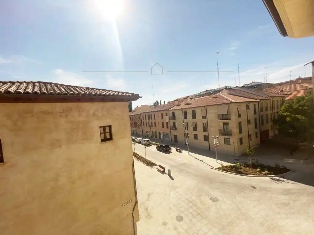 Vista exterior de Piso de alquiler en Salamanca con Calefacción, Parquet y Amueblado