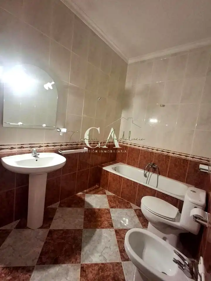 Bany de Casa o xalet en venda en Badolatosa amb Aire condicionat i Terrassa