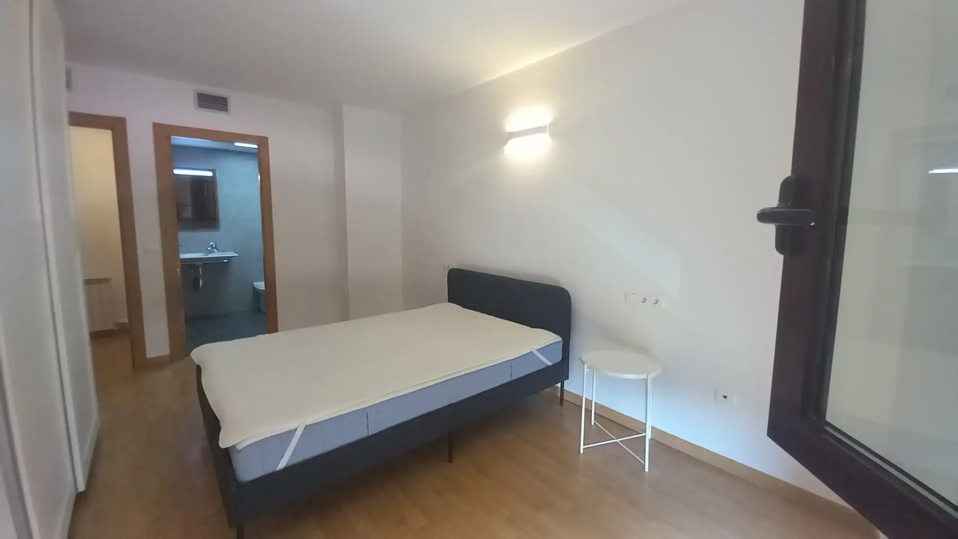 Habitación de Piso de alquiler en Lleida con Calefacción, Amueblado y Balcón