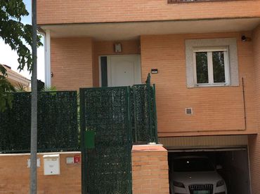 Maison mitoyenne avec balcon à vendre à Méntrida