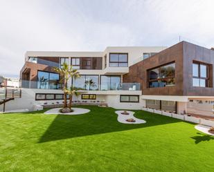 Vista exterior de Casa o xalet en venda en Benidorm amb Aire condicionat, Terrassa i Piscina