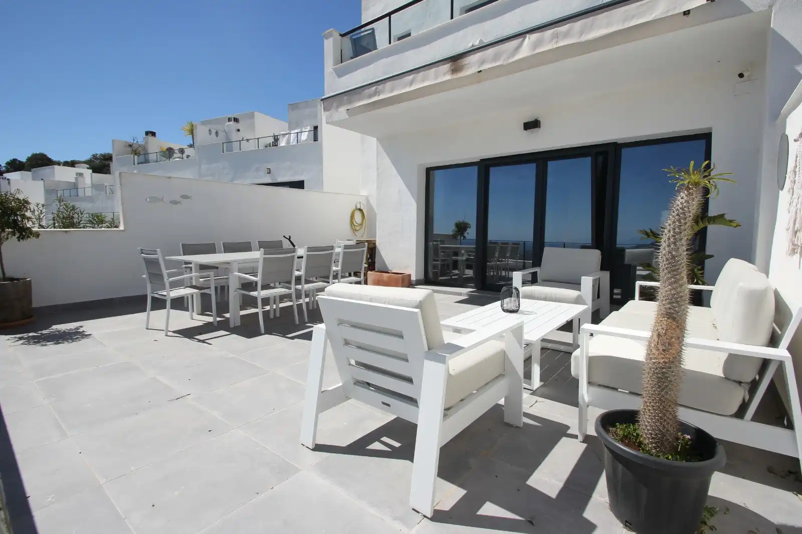 Terrasse von Einfamilien-Reihenhaus zur Miete in Marbella mit Klimaanlage, Terrasse und Schwimmbad