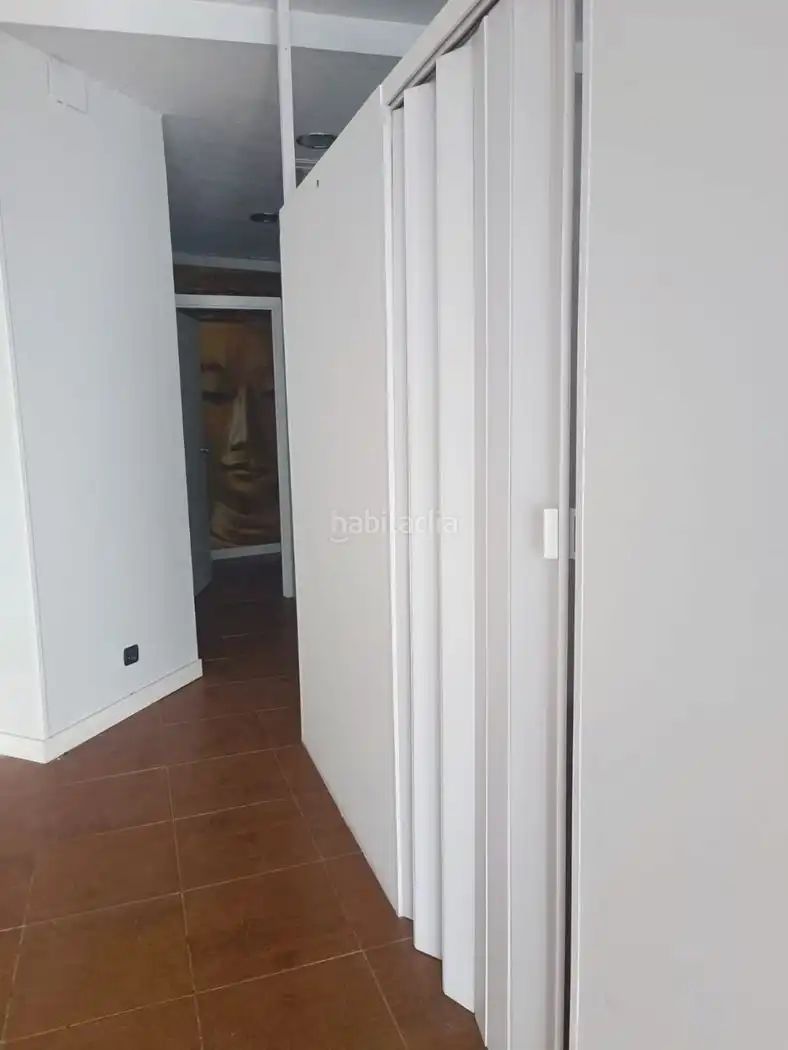 Local comercial en venta en Calle Sevillanos 18, imagen 2
