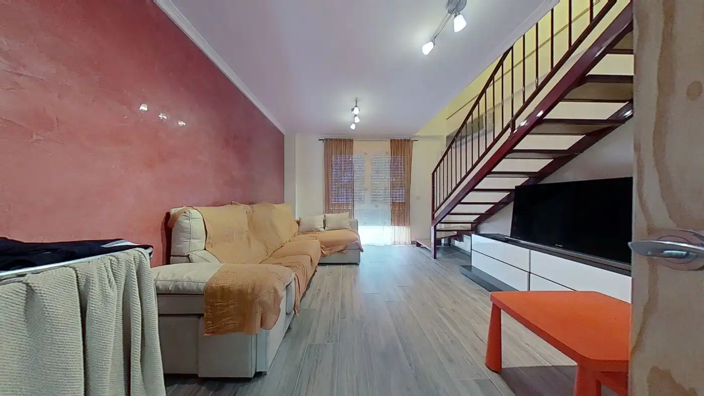 Sala d'estar de Dúplex en venda en Corpa amb Aire condicionat, Calefacció i Jardí privat