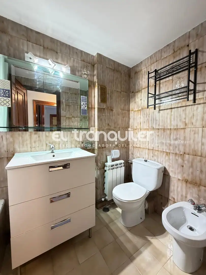 Bathroom of Flat for rent in Pozuelo de Alarcón  with Parquet flooring