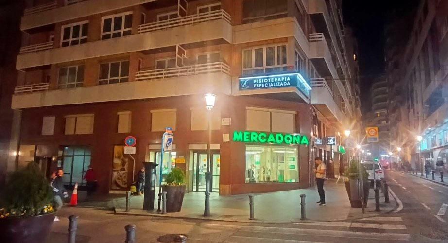 Vista exterior de Pis en venda en Alicante / Alacant amb Jardí privat