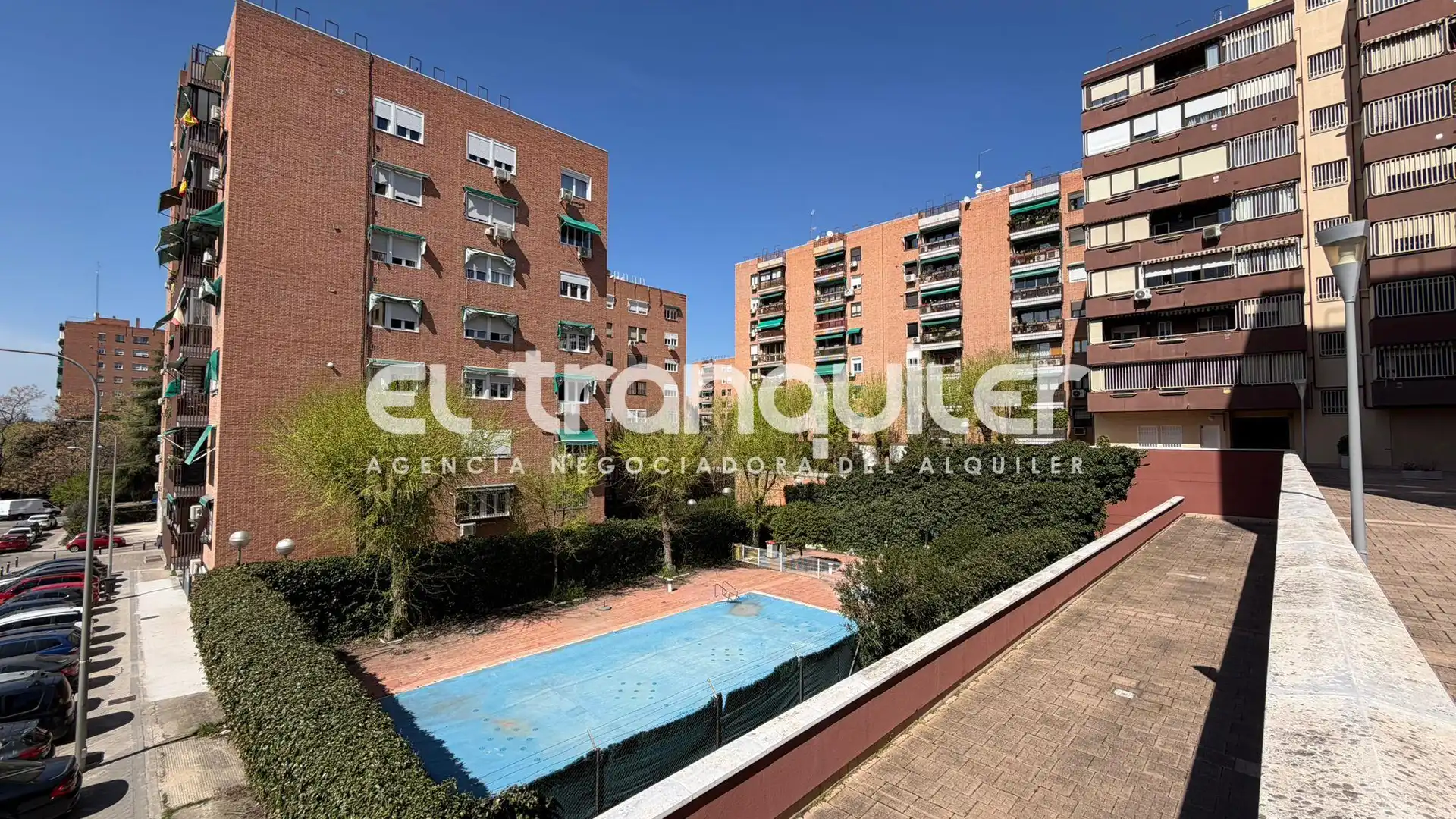 Vista exterior de Piso de alquiler en  Madrid Capital con Aire acondicionado, Parquet y Piscina