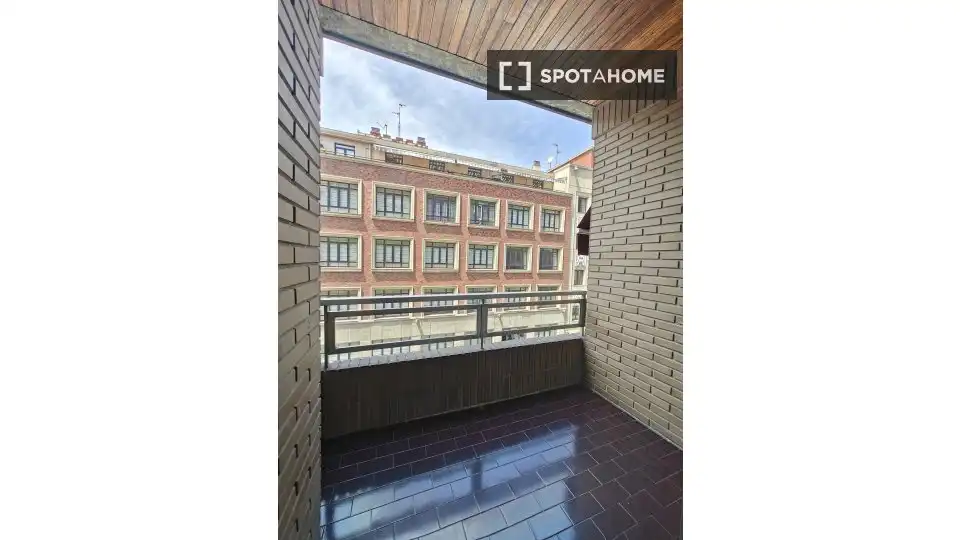 Exterior view of Flat for rent in Bilbao   with Air Conditioner, Heating and Furnished