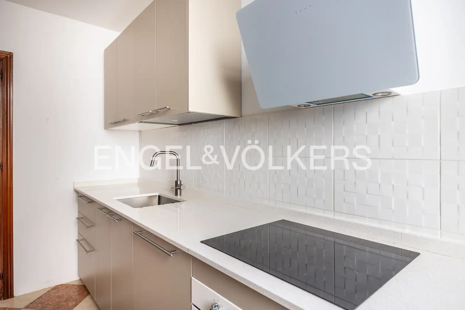 Kitchen of Flat for sale in Sevilla  with Heating, Terrace and Storage room