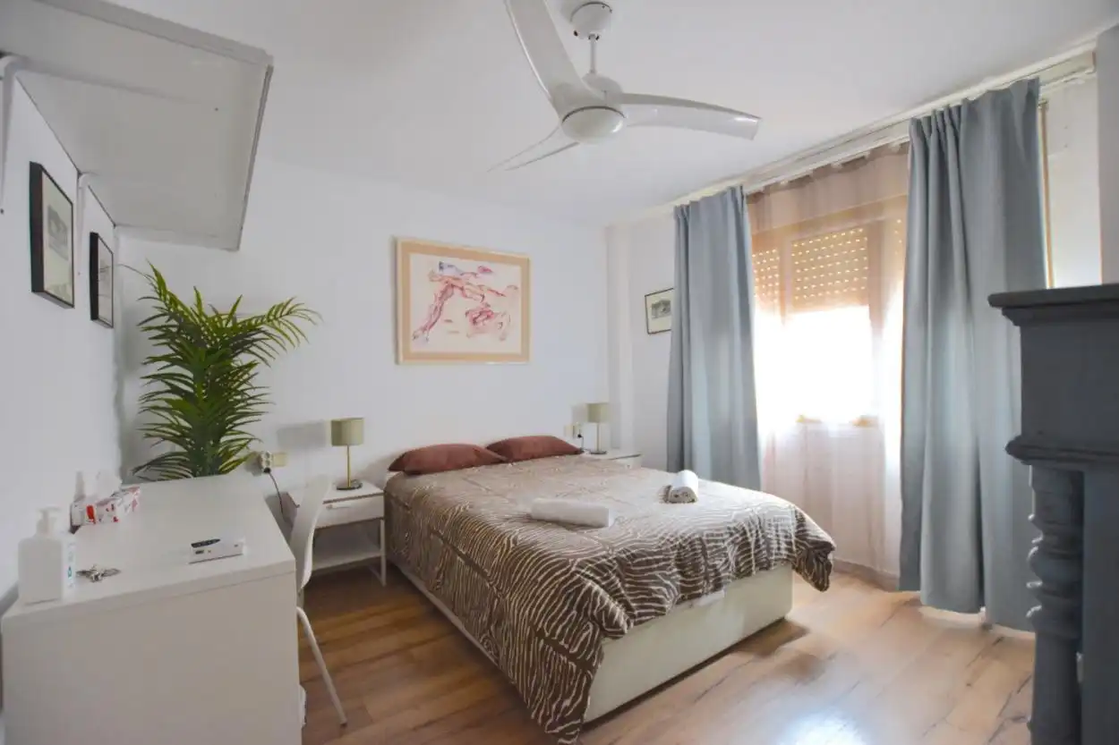 Habitación de Piso en venta en Málaga con Terraza y Piscina comunitaria