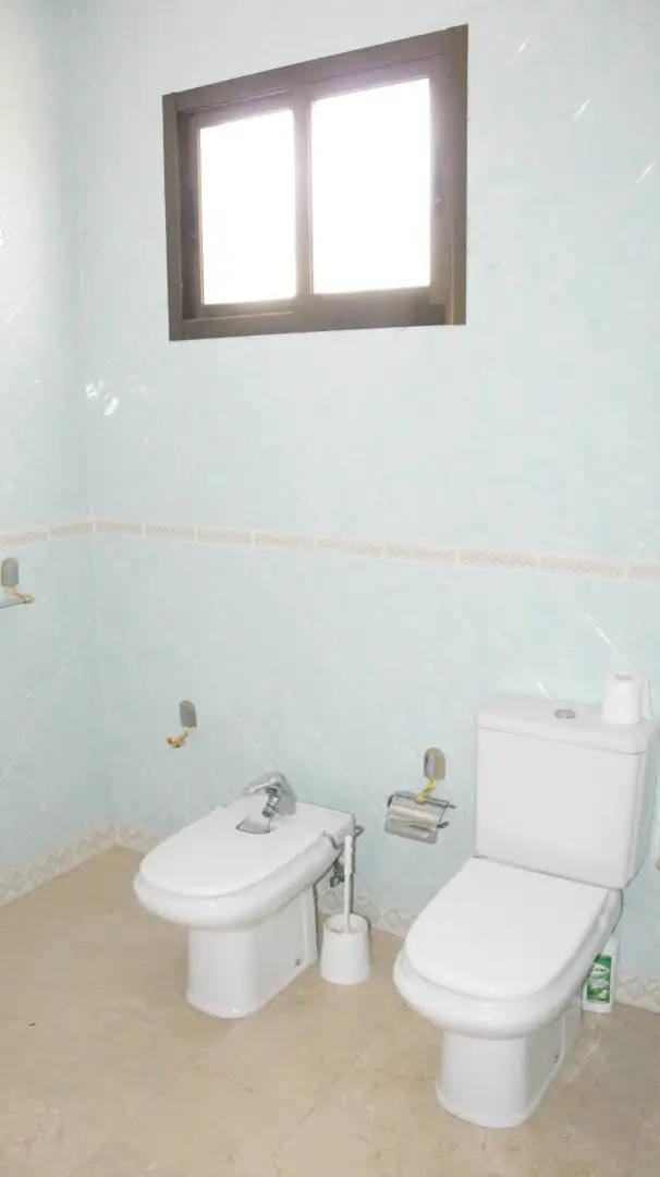 Baño de Casa o chalet en venta en Espartinas con Aire acondicionado, Jardín privado y Terraza
