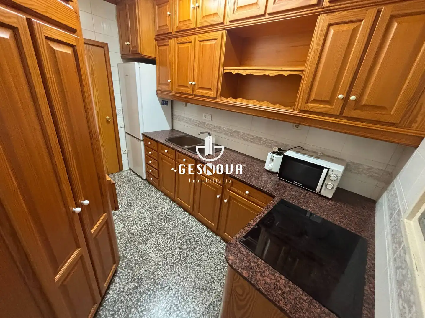 Küche von Wohnung zum Verkauf in L'Hospitalet de Llobregat mit Klimaanlage und Balkon