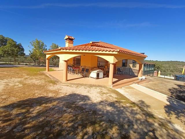 Casa-chalet en Venta en Alburquerque