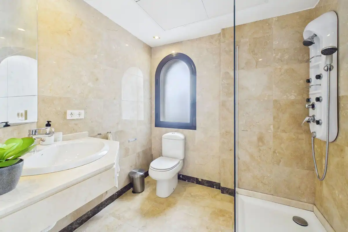 Ground floor with pool for sale in La Alcaidesa, imagen 7