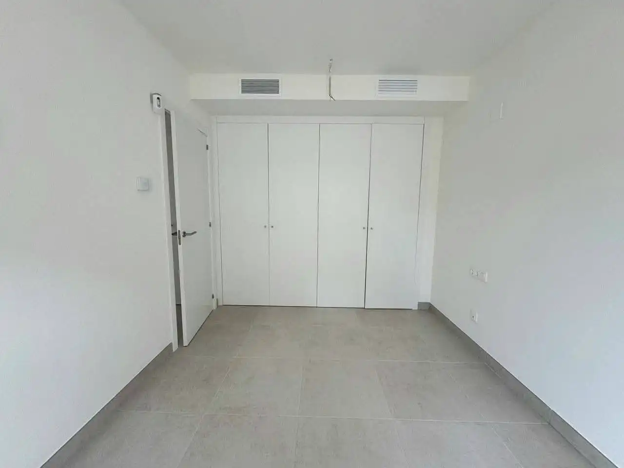 Flat for rent in Valencia  with Air Conditioner, Heating and Storage room