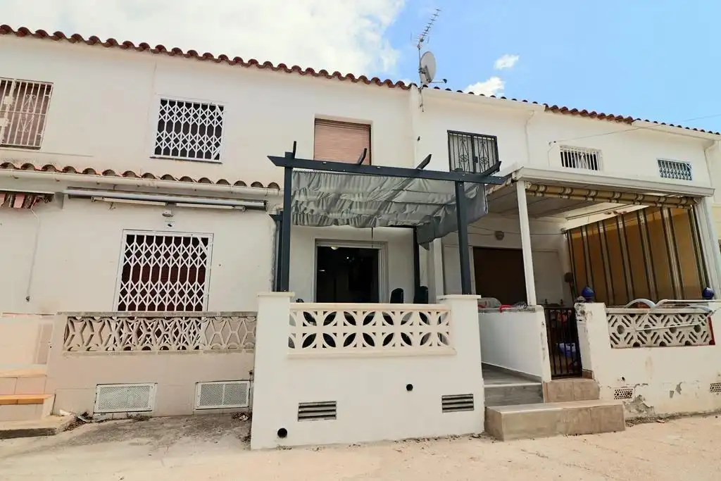 Vista exterior de Casa o xalet en venda en Empuriabrava