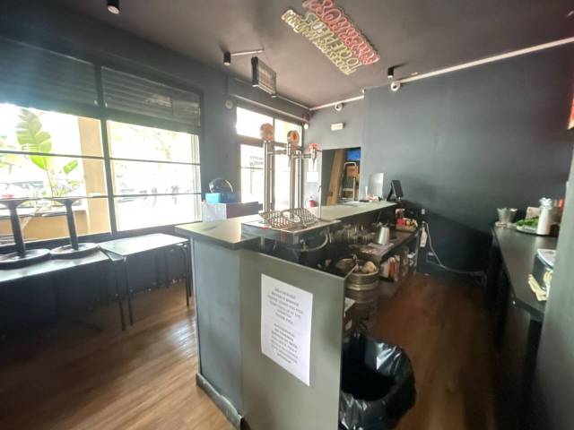 Local comercial en Alquiler en Andalucía, 300 en Sierra de Estepona - Avda. de Andalucía