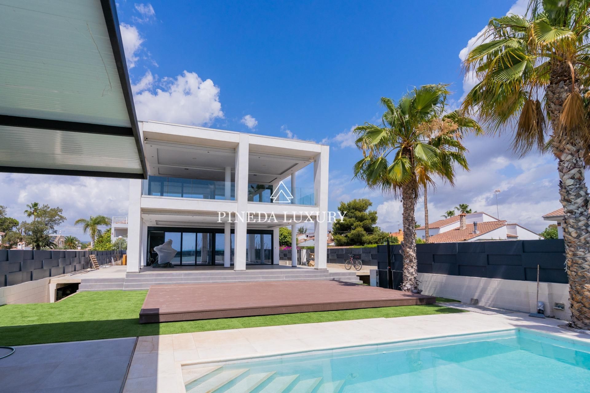 House or chalet for sale in Calle Sagunto, Corinto - Almarda