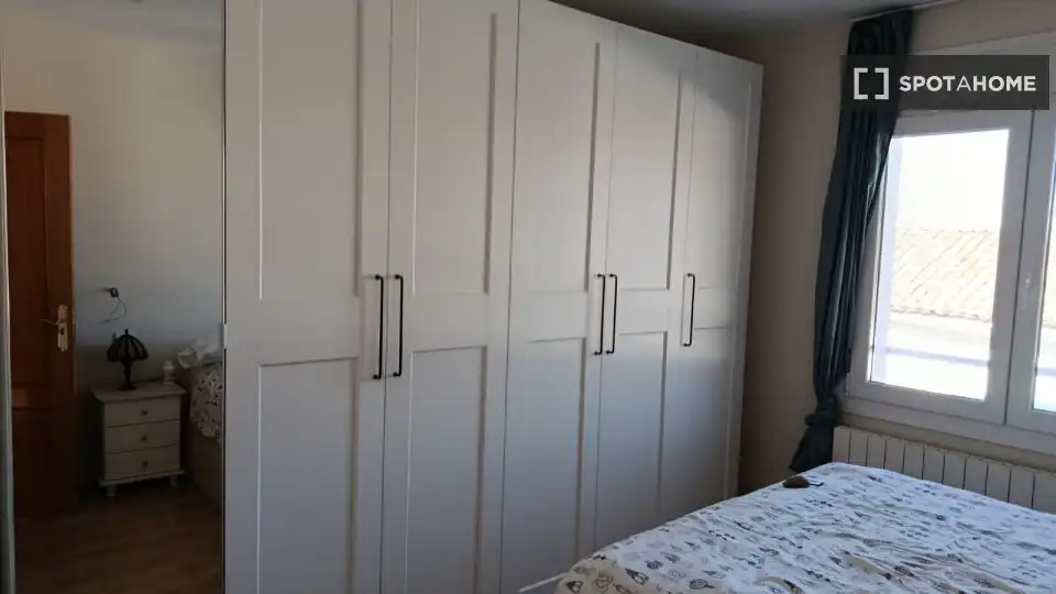 Habitación de Apartamento para compartir en Zaragoza con Aire acondicionado, Calefacción y Terraza