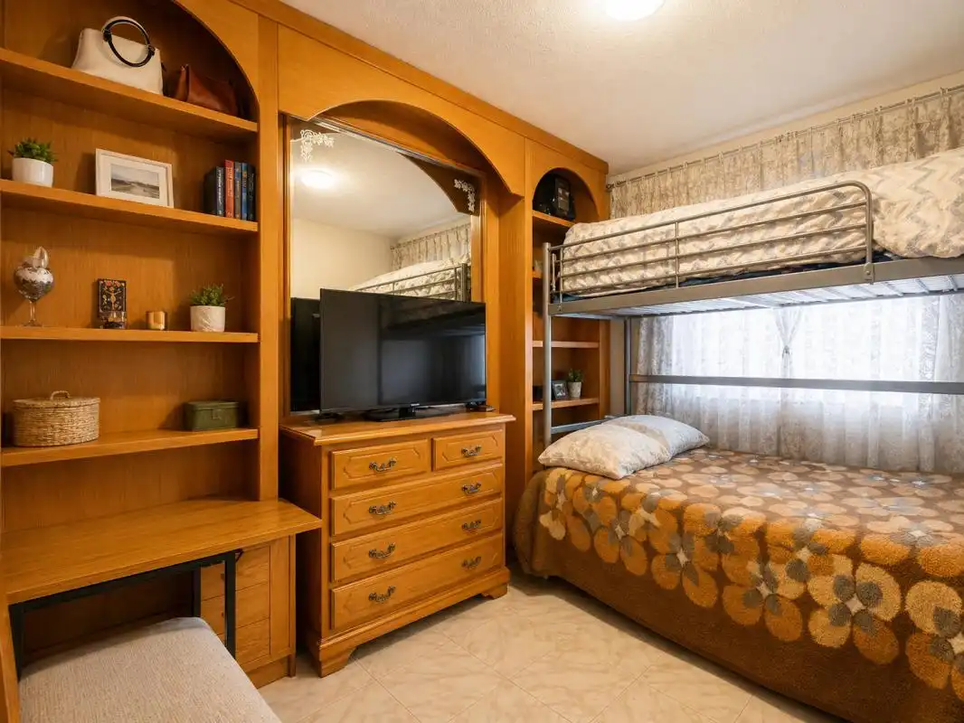Schlafzimmer von Einfamilien-Reihenhaus zum Verkauf in Paracuellos de Jarama mit Klimaanlage, Heizung und Privatgarten