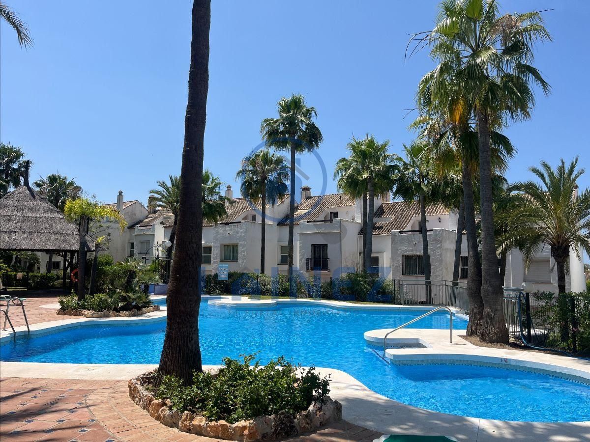 Exterior view of Single-family semi-detached for sale in Marbella  with Air Conditioner, Private garden and Terrace
