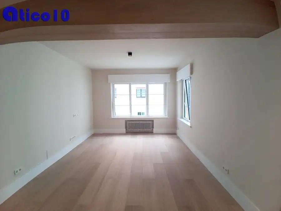 Flat for rent in Calle Asturias, Parque San Francisco - Uría