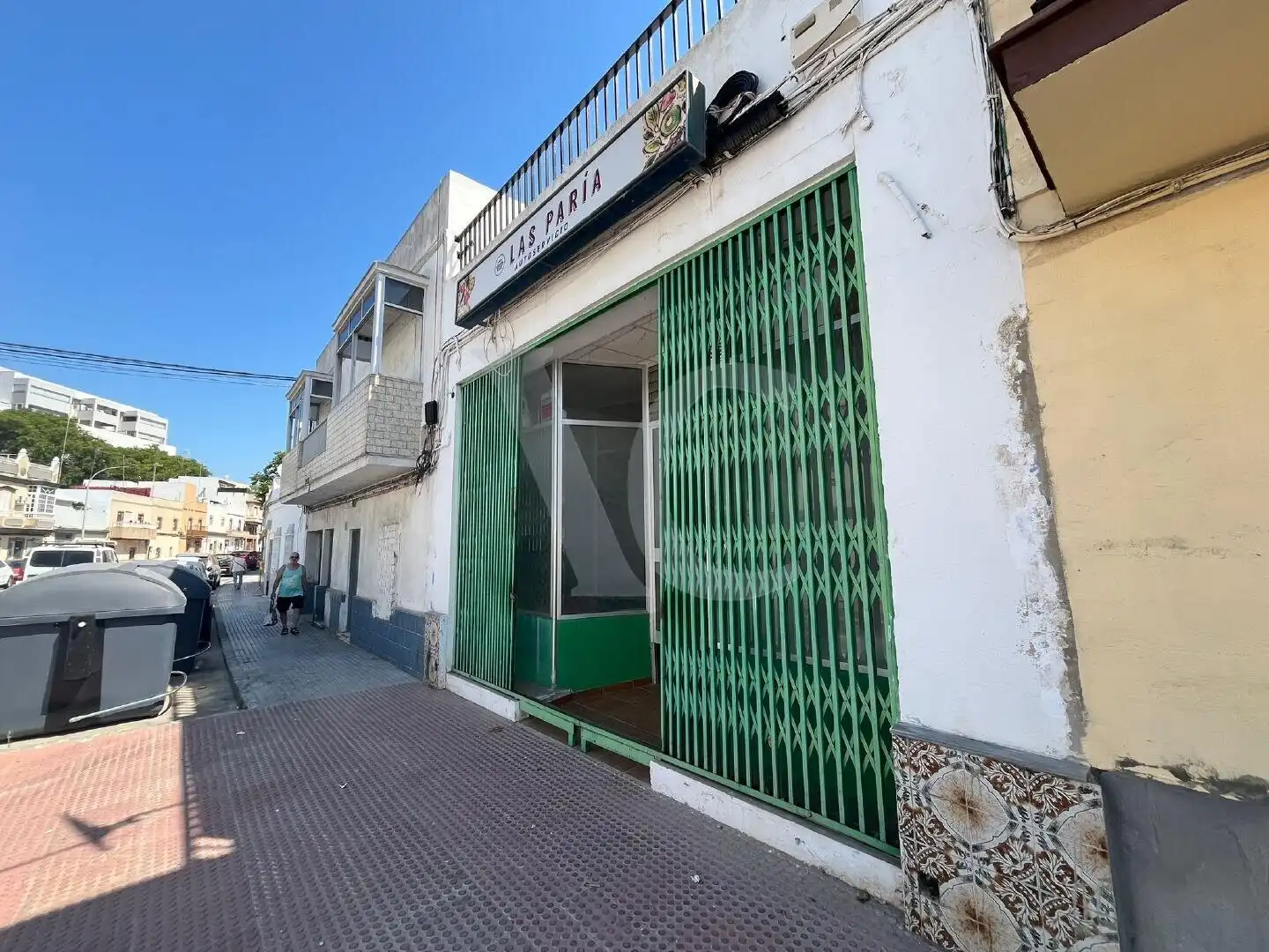 Vista exterior de Local en venda en Chiclana de la Frontera