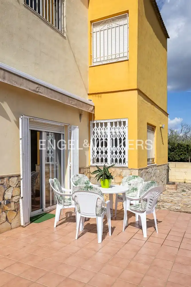 Terrassa de Casa o xalet en venda en La Pobla Llarga amb Calefacció i Jardí privat