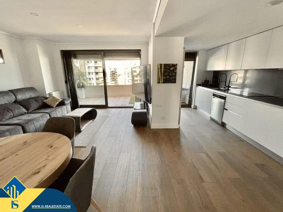 Vista exterior de Piso en venta en Alicante / Alacant con Terraza, Amueblado y Piscina comunitaria