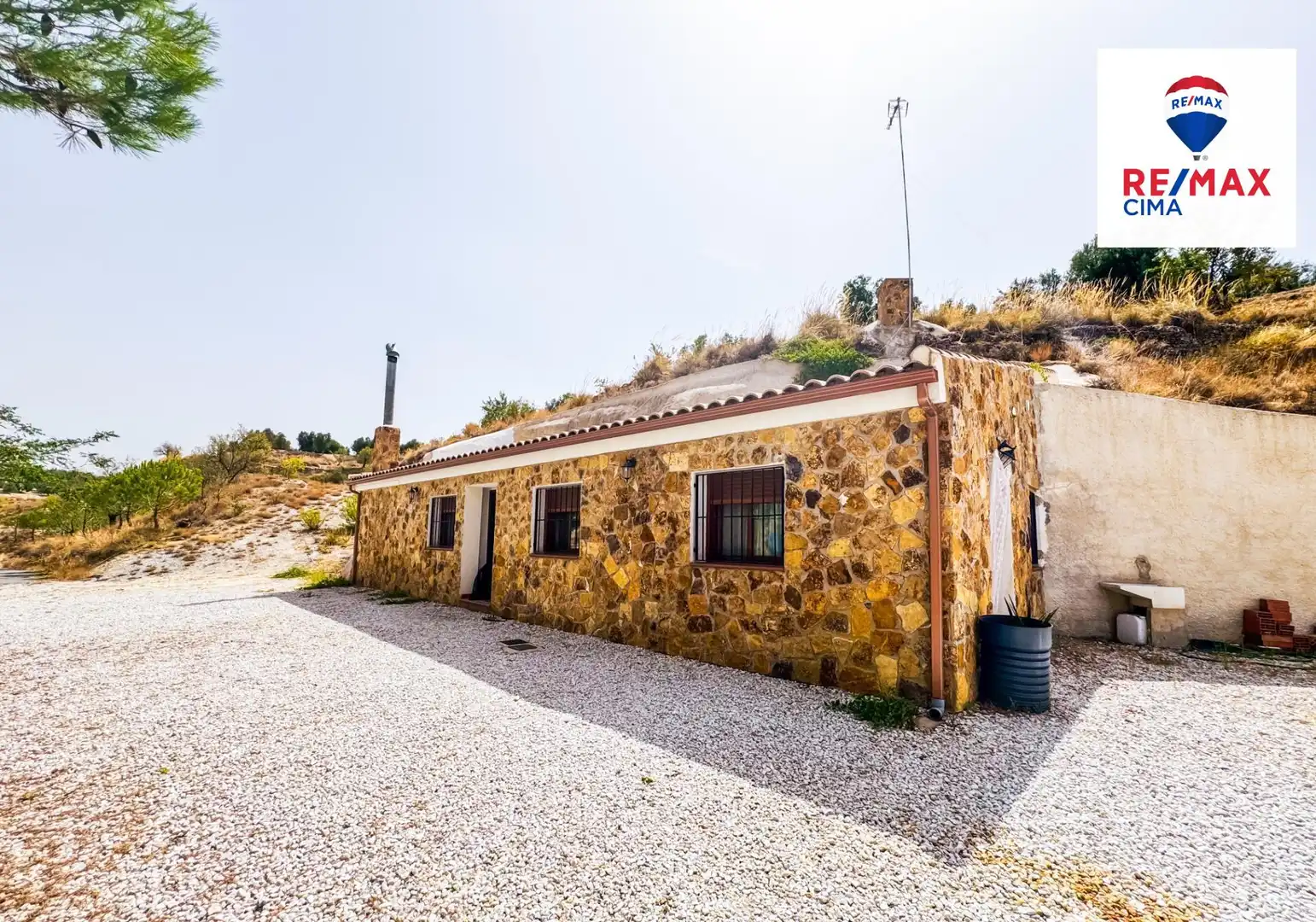 Vista exterior de Casa o xalet en venda en Cuevas del Campo amb Terrassa i Moblat