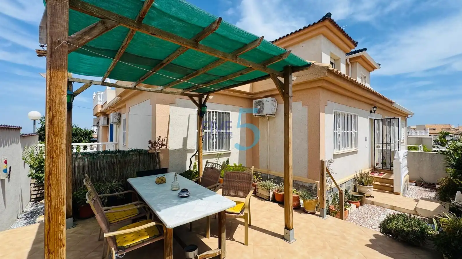 Casa adosada en venta en Rojales Hills - Rosa Bugalows
