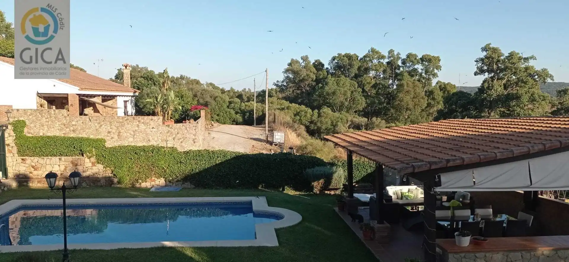 Jardí de Casa o xalet en venda en Algeciras amb Aire condicionat, Jardí privat i Piscina