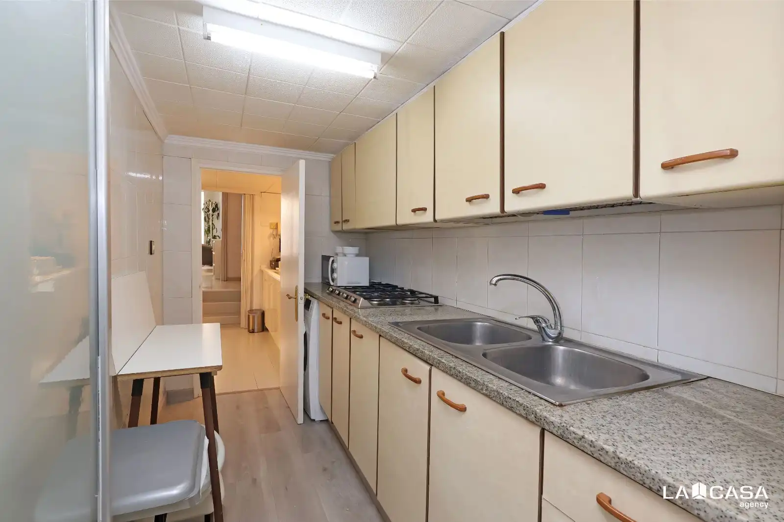 Business premises for transfer in Carrer de Blai, imagen 32