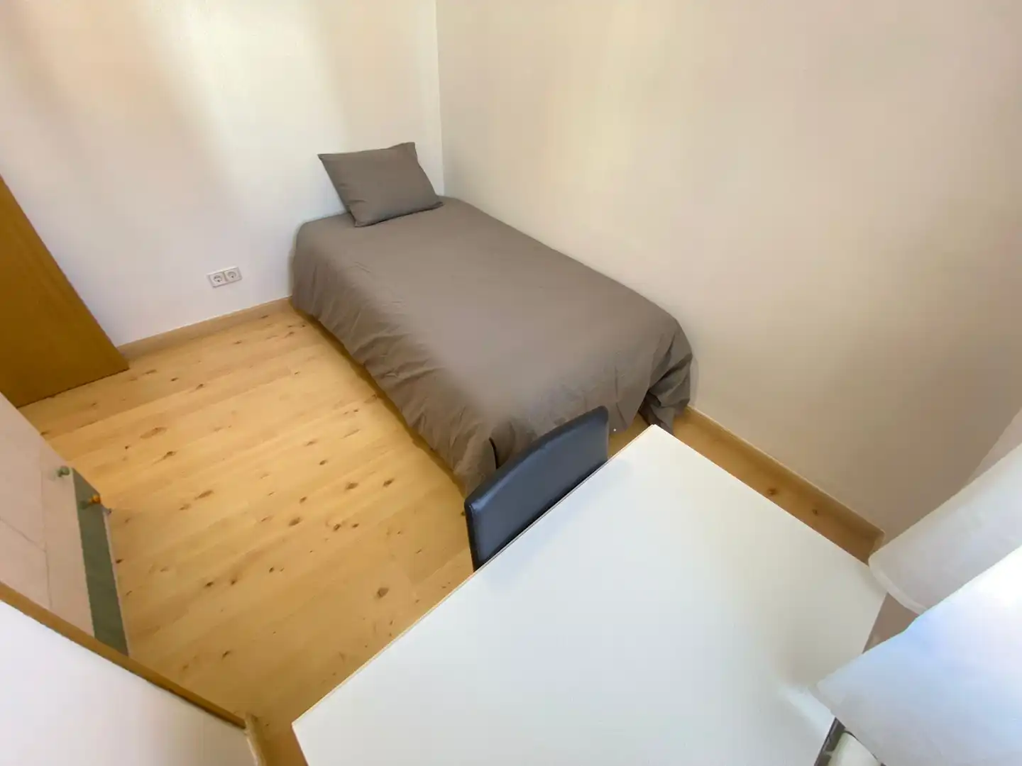 Habitació a Calle Escoriaza, 13, Los Ángeles