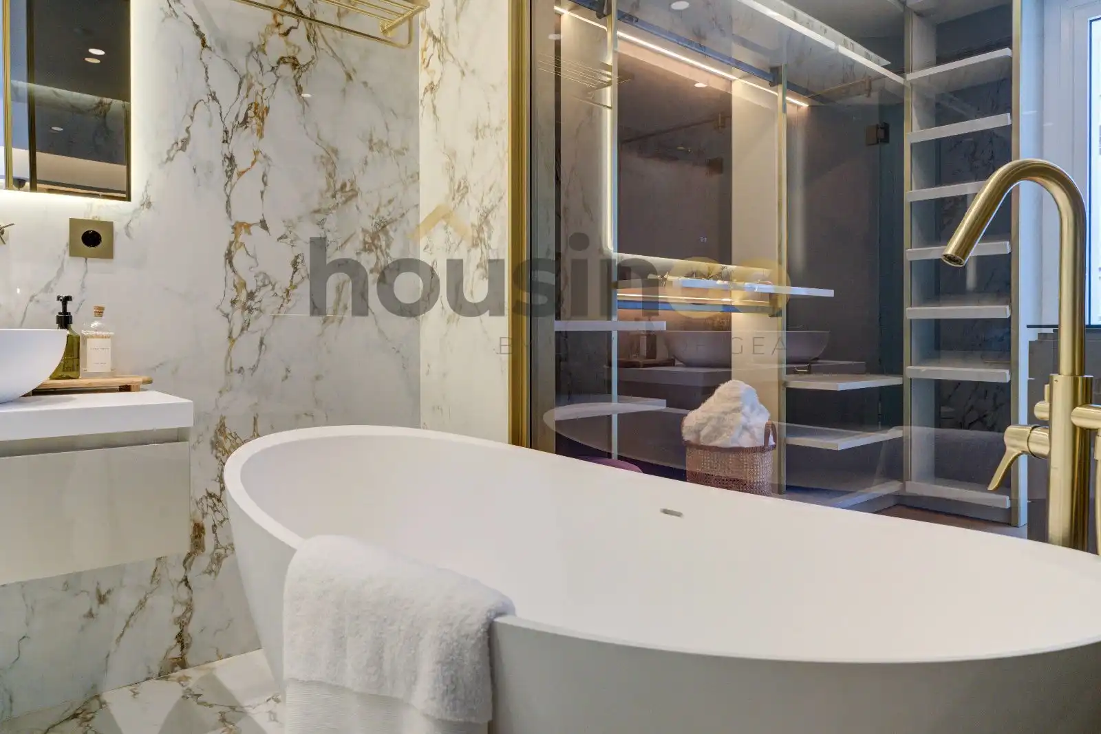Bathroom of Flat for sale in Madrid  with Air Conditioner, Heating and Terrace