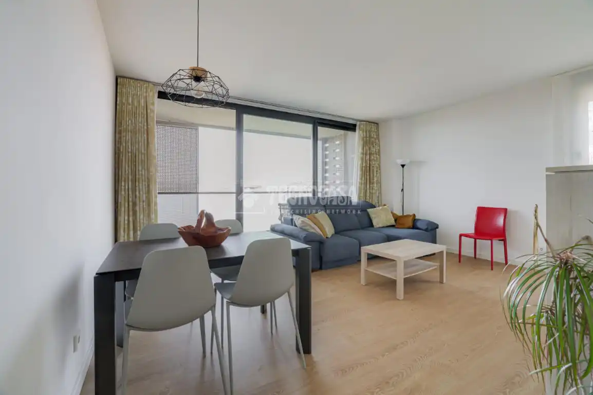 Sala de estar de Piso en venta en L'Hospitalet de Llobregat con Balcón