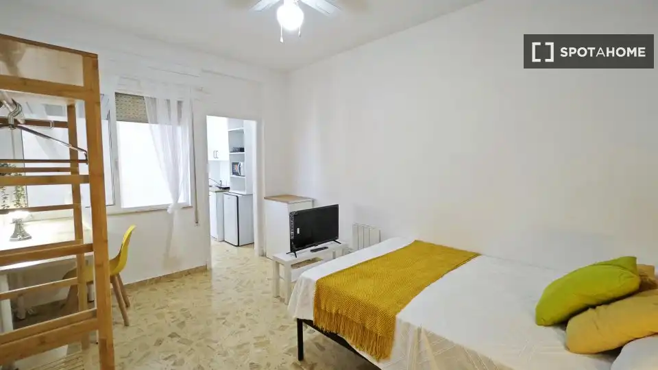 Habitación de Piso de alquiler en Cartagena con Aire acondicionado, Calefacción y Amueblado