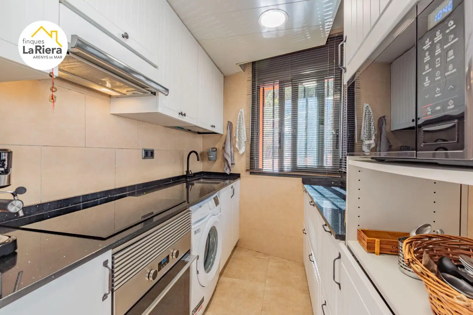 Cuina de Dúplex en venda en Arenys de Mar amb Aire condicionat, Terrassa i Moblat