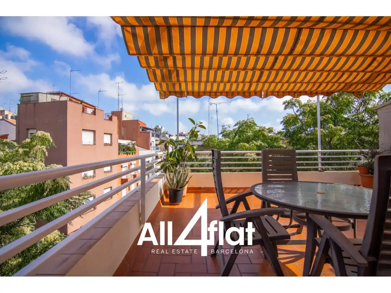 Exterior view of Duplexes for rent in Barcelona  with Air Conditioner, Heating and Terrace