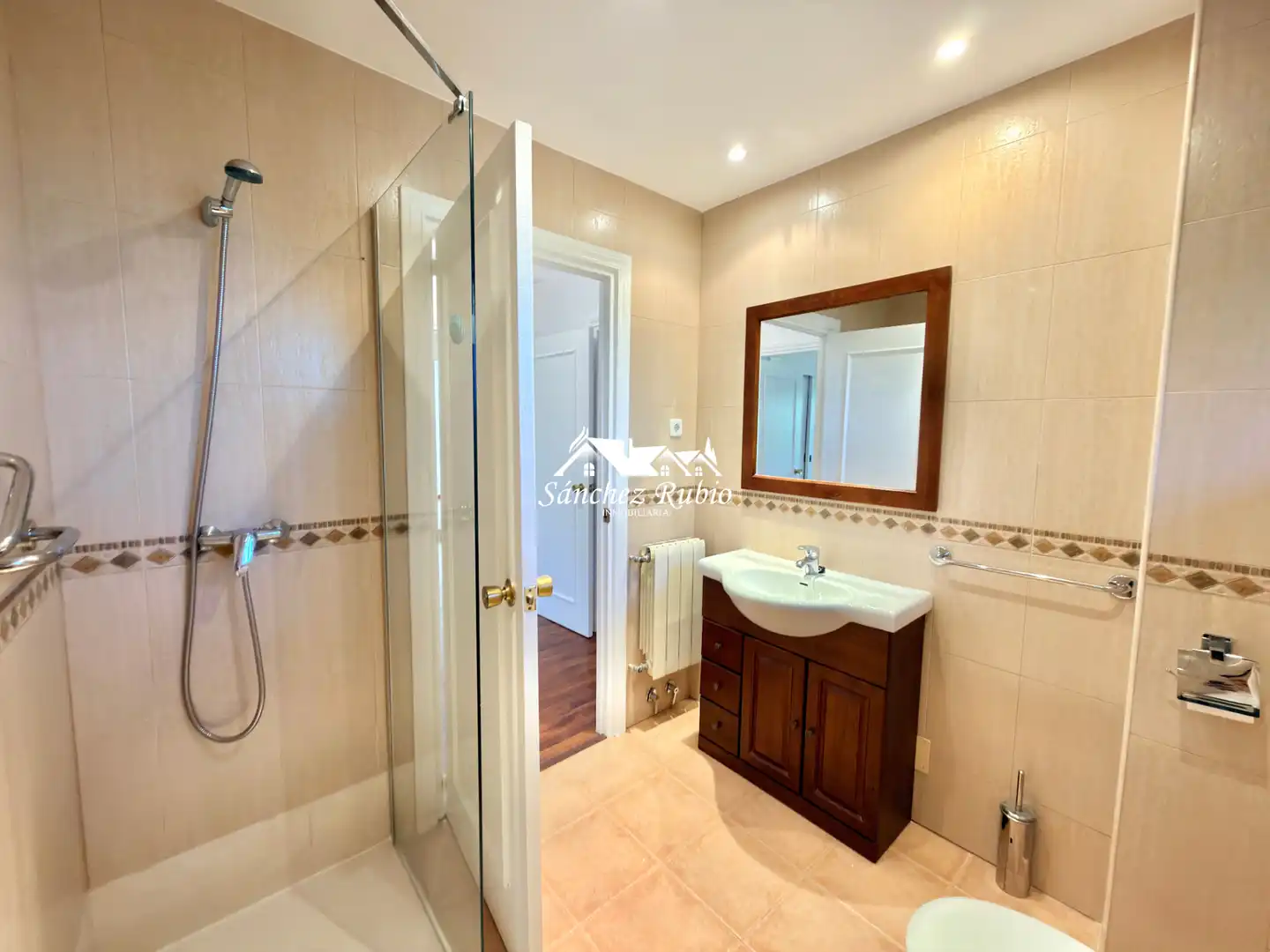 Baño de Piso de alquiler en Torrelodones con Calefacción, Parquet y Terraza