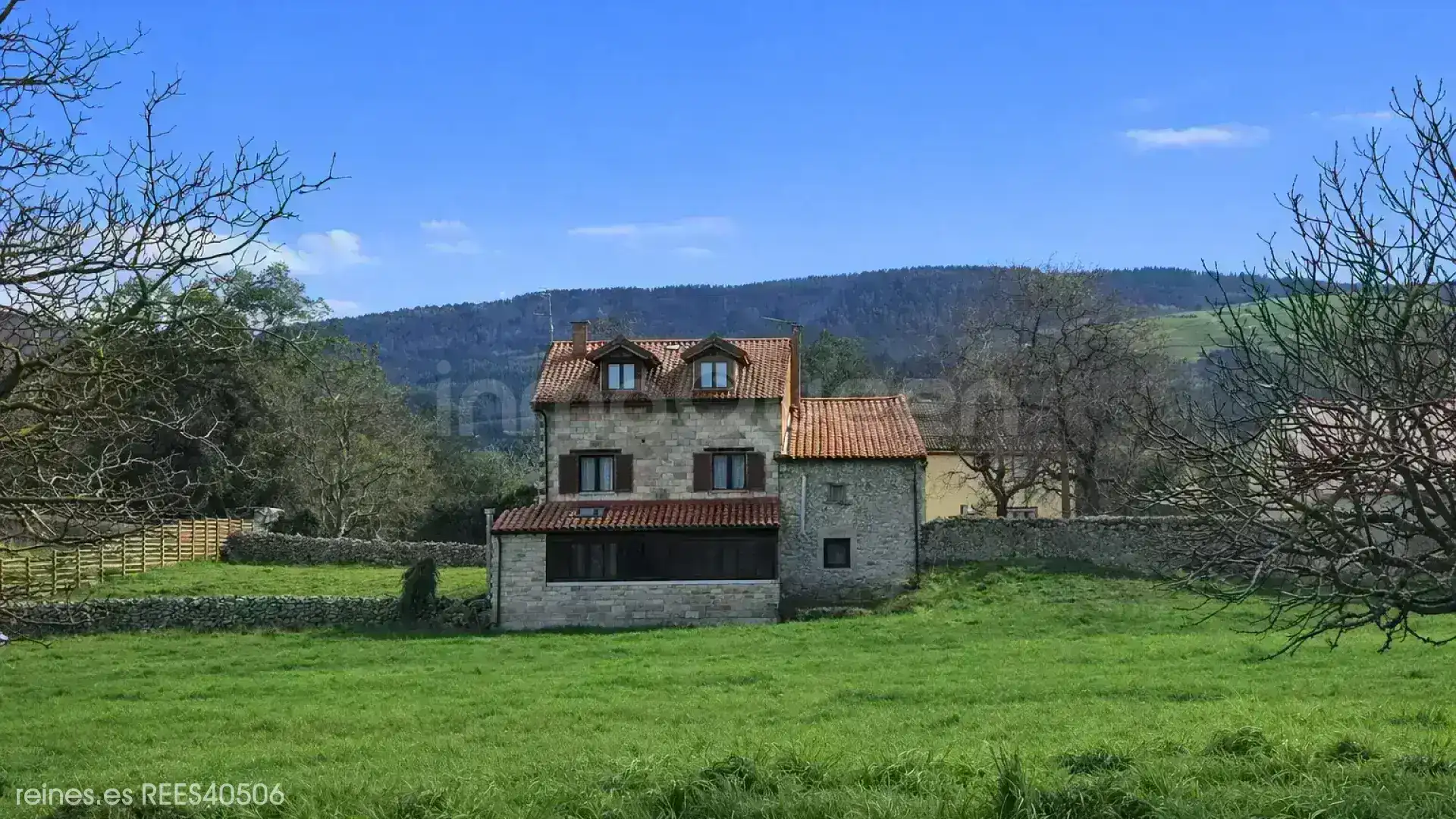 Vista exterior de Casa o chalet en venta en Val de San Vicente  con Calefacción y Amueblado