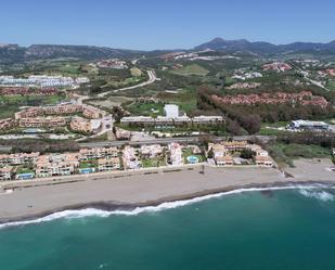 Vista exterior de Apartament en venda en Casares amb Aire condicionat, Calefacció i Jardí privat