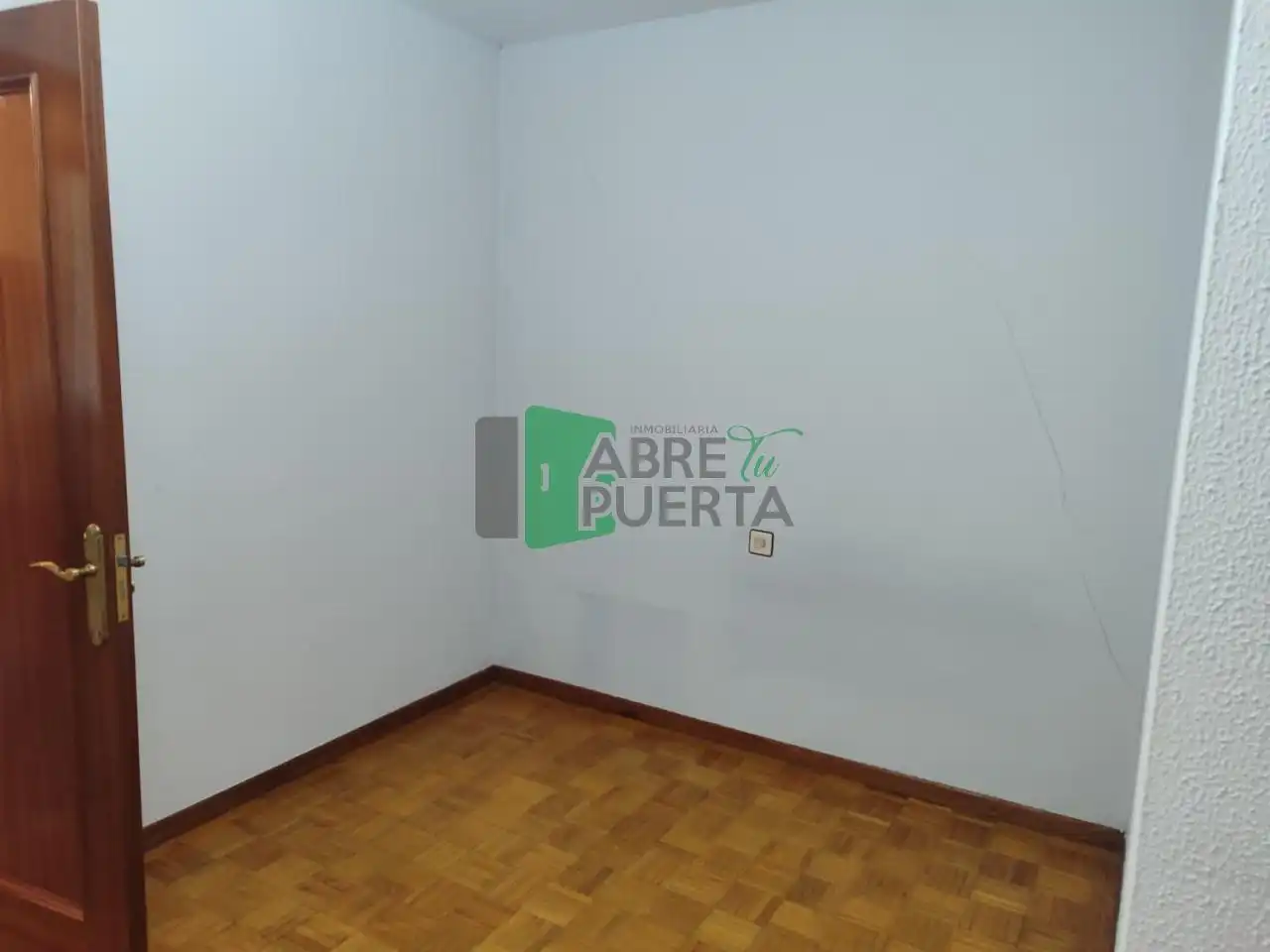 Piso en venta en Ourense Capital  con Calefacción, Parquet y Trastero